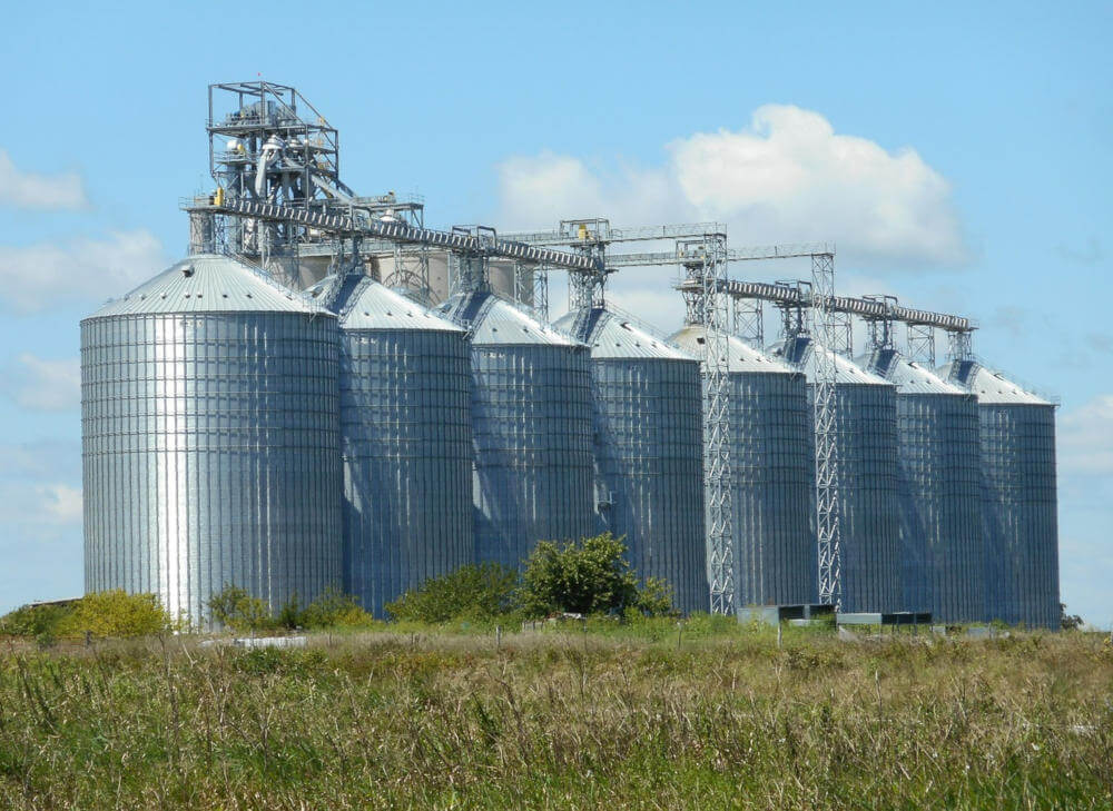 industria alimentaria: silos para almacenamiento de grano