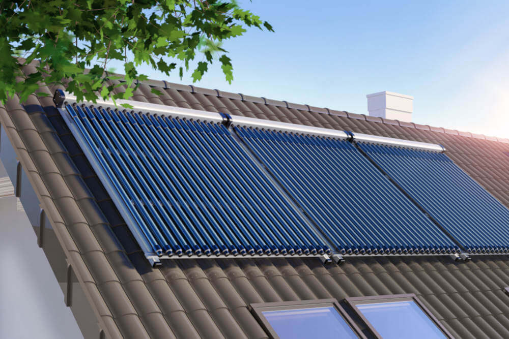 instalación de energía solar térmica en un tejado de vivienda unifamiliar